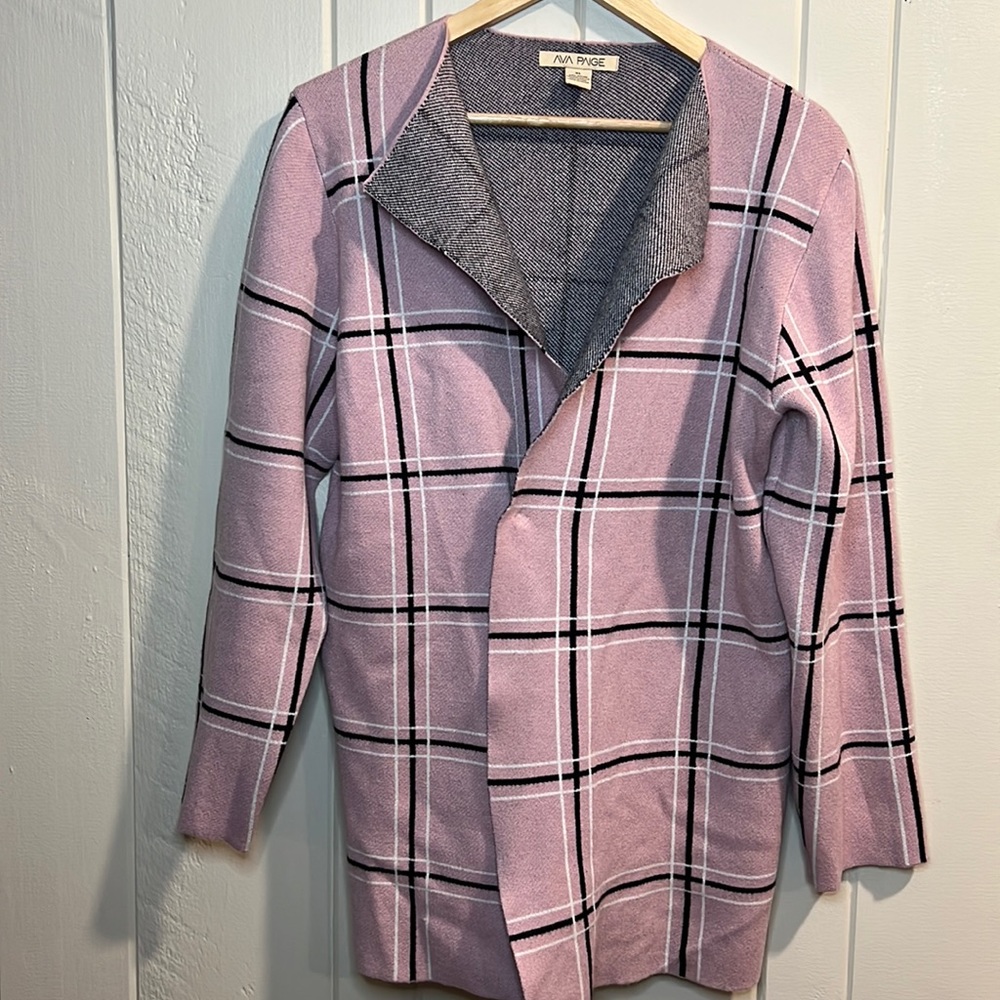 AVA PAIGE Long-Sleeve Plaid Cardigan with One Snap Middle Closure